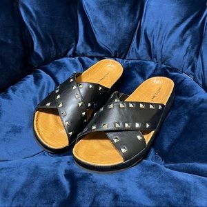 Women’s 12 M Studded sandals by Comfort View